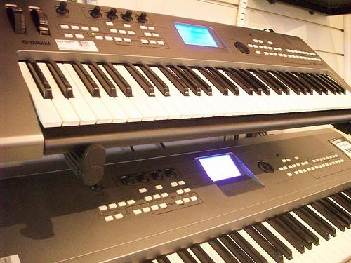 For Sale  Yamaha Motif XS8 88-Key Keyboard.