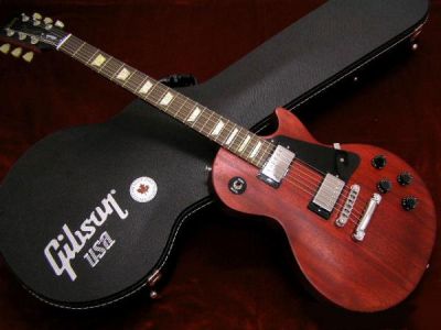Gibson Custom Guitar,Yamaha ,Korg m50 ,CDJ 400 ,CDJ 1000MK3 ,Canon EOS 1DX ,5D Mark III,Nikon D700