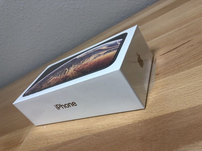 FOR SALE:Brand New Unlocked Apple iPhone XS MAX  64GB $600