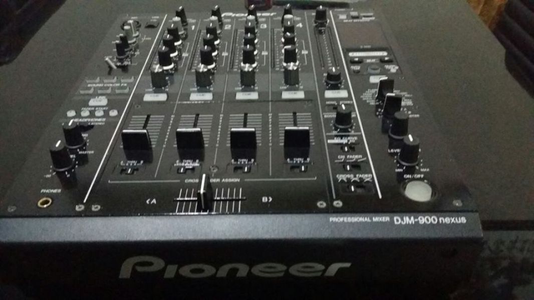 For Sale: 2x Pioneer CDJ-900 Nexus + DJM-900 Nexus Package