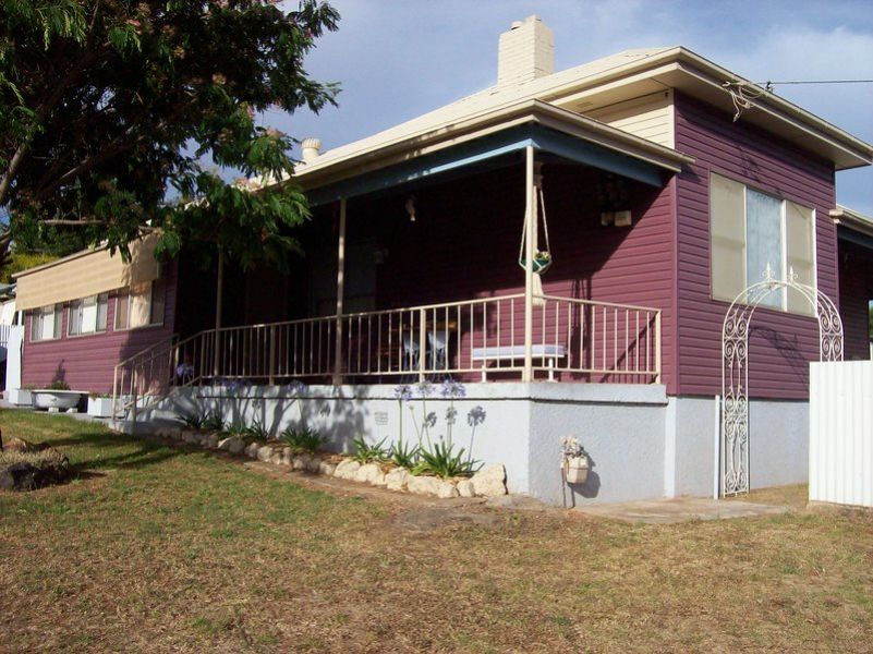 Relaxed living in country town  ... Young  NSW  ... 4 Bedroom home