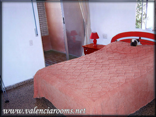 Affordable private rooms in Valencia, Spain10