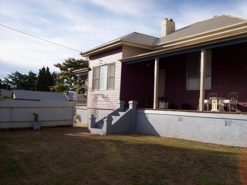 Relaxed living in country town  ... Young  NSW  ... 4 Bedroom home