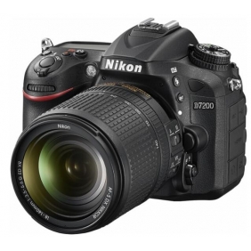 Nikon D7200 DSLR Camera with 18-140mm Lens