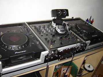 2 x Pioneer CDJ 2000 + Pioneer DJM 2000 $2,600AUD